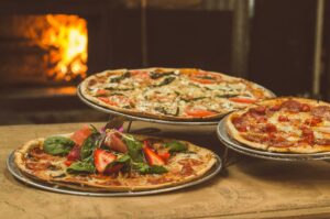 La sélection de pizza cuite au feu de bois